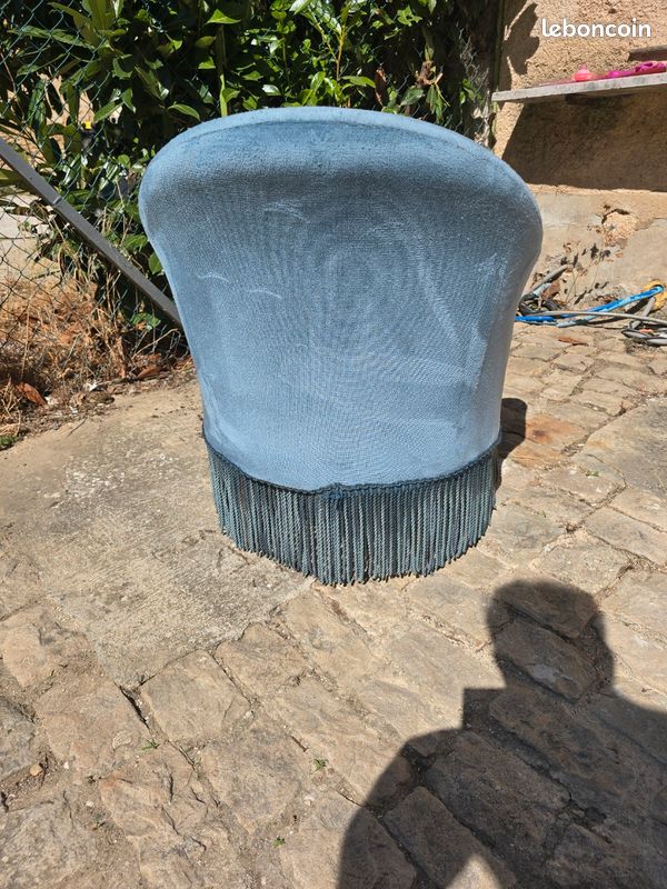 Fauteuil crapaud ancien + pouf assorti - velours bleu à franges (image 3)