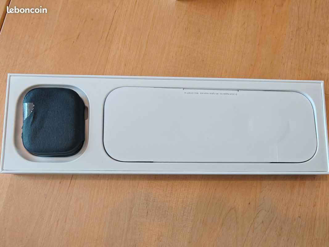 Apple Watch Series 10 (46mm) GPS Aluminium Jet Black - Unused( Brand new) + Native Union Loop (image 5)