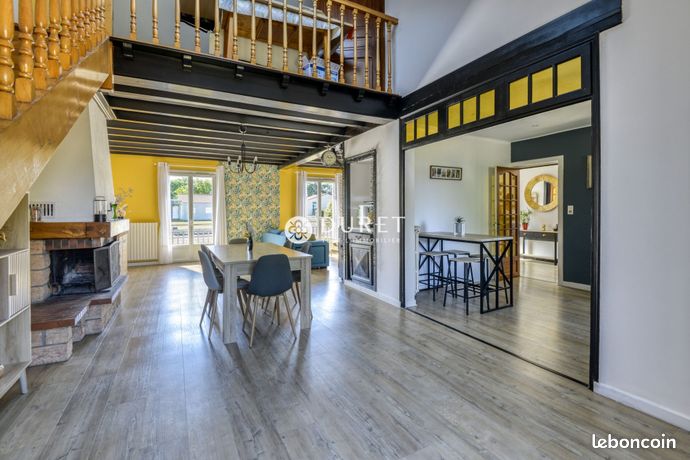 Maison 9 pièces 202 m²