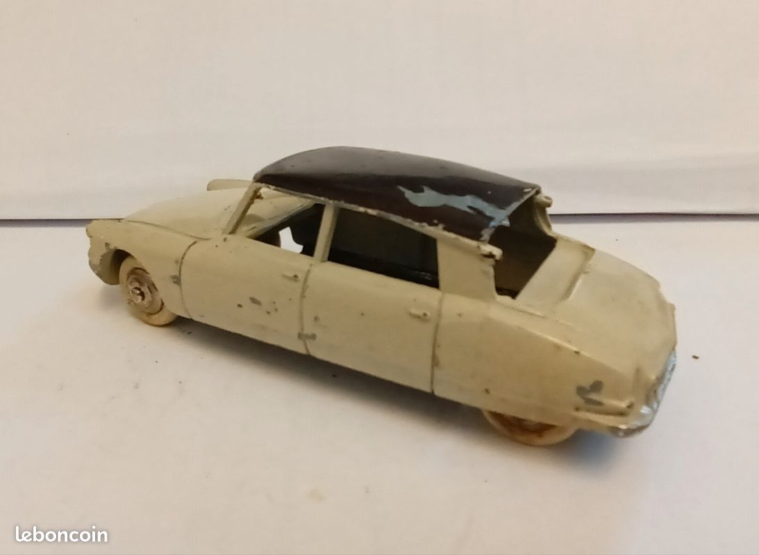 Dinky Toys Citroën DS 19 24C - 1/43 - Fabrication Française - Occasion