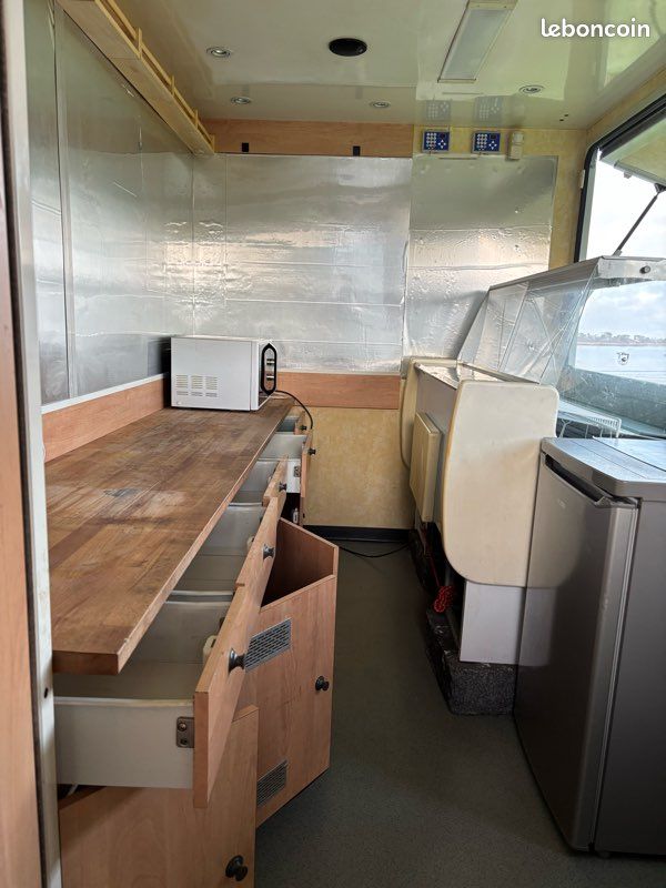 FOODTRUCK Renault Master VASP – camion snack / street food – prêt à exploiter – autonome (image 2)