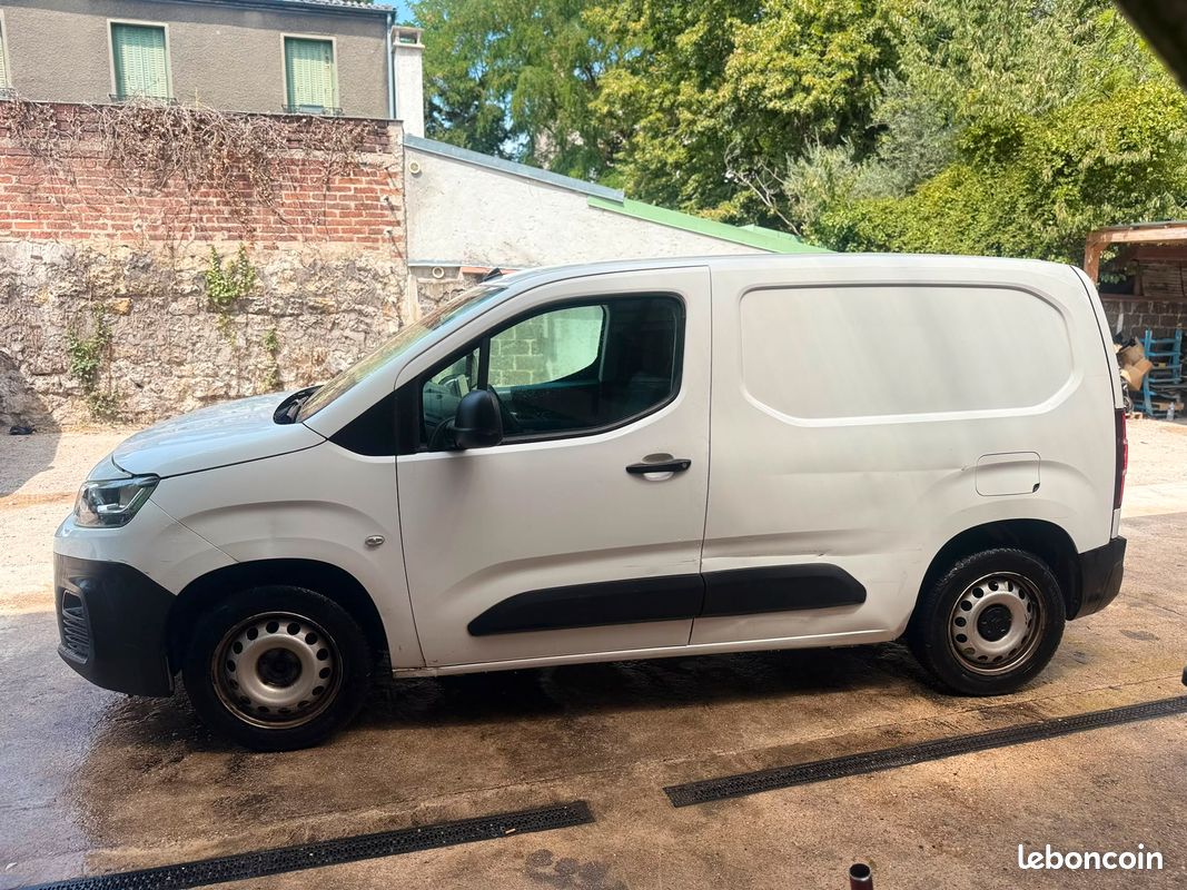 Berlingo van m 650 bluehdi 130 s&s eat8 driver (image 4)