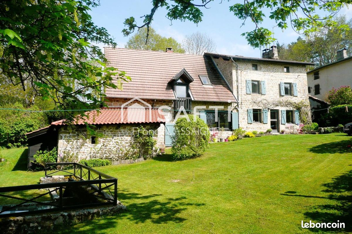 Maison 7 pièces 237 m² · à Grandval · 237 m² · 275 000 €