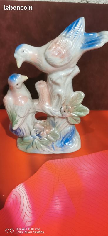 Figurine d'oiseaux rose et bleu en porcelaine (image 1)