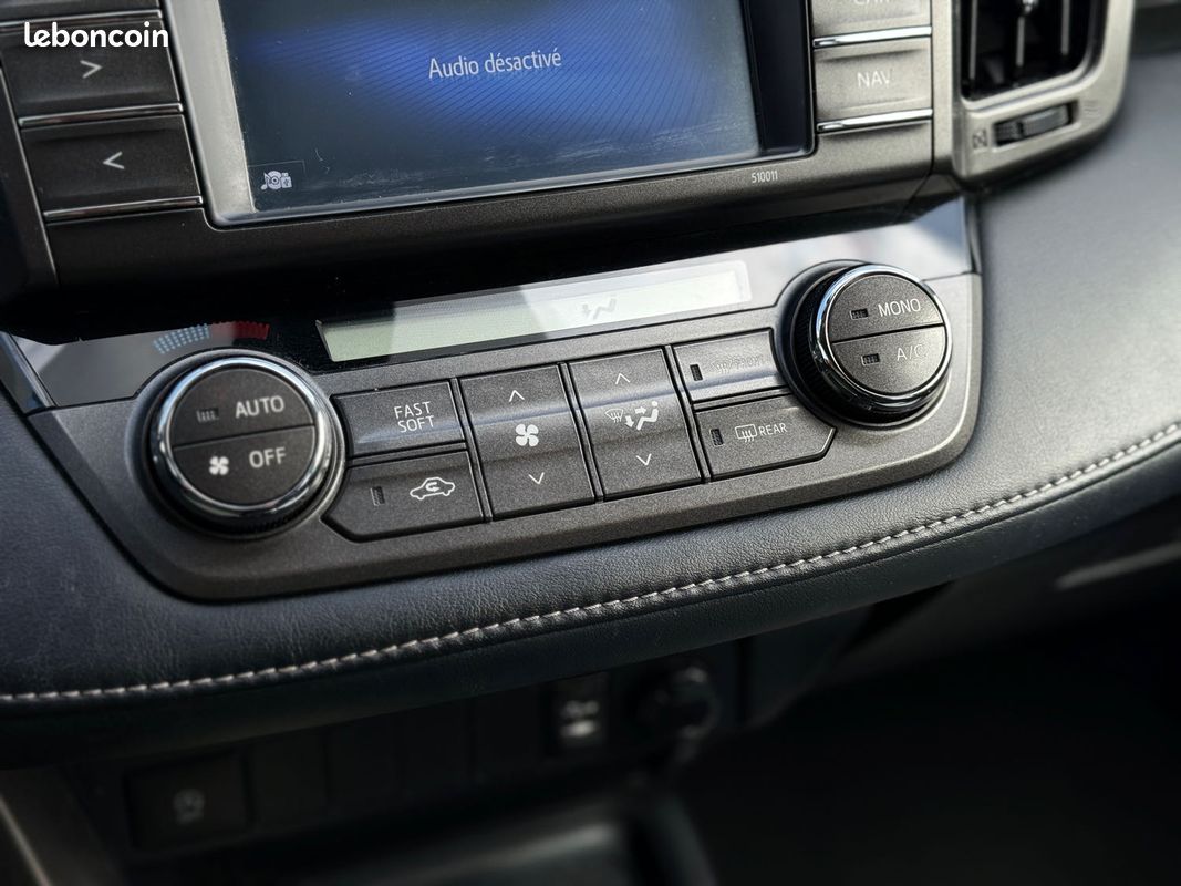Toyota RAV4 2.0 D-4D 124ch Lounge – GPS – Caméra de recul – Chaîne – Révisé & Garantie 6 mois (image 23)