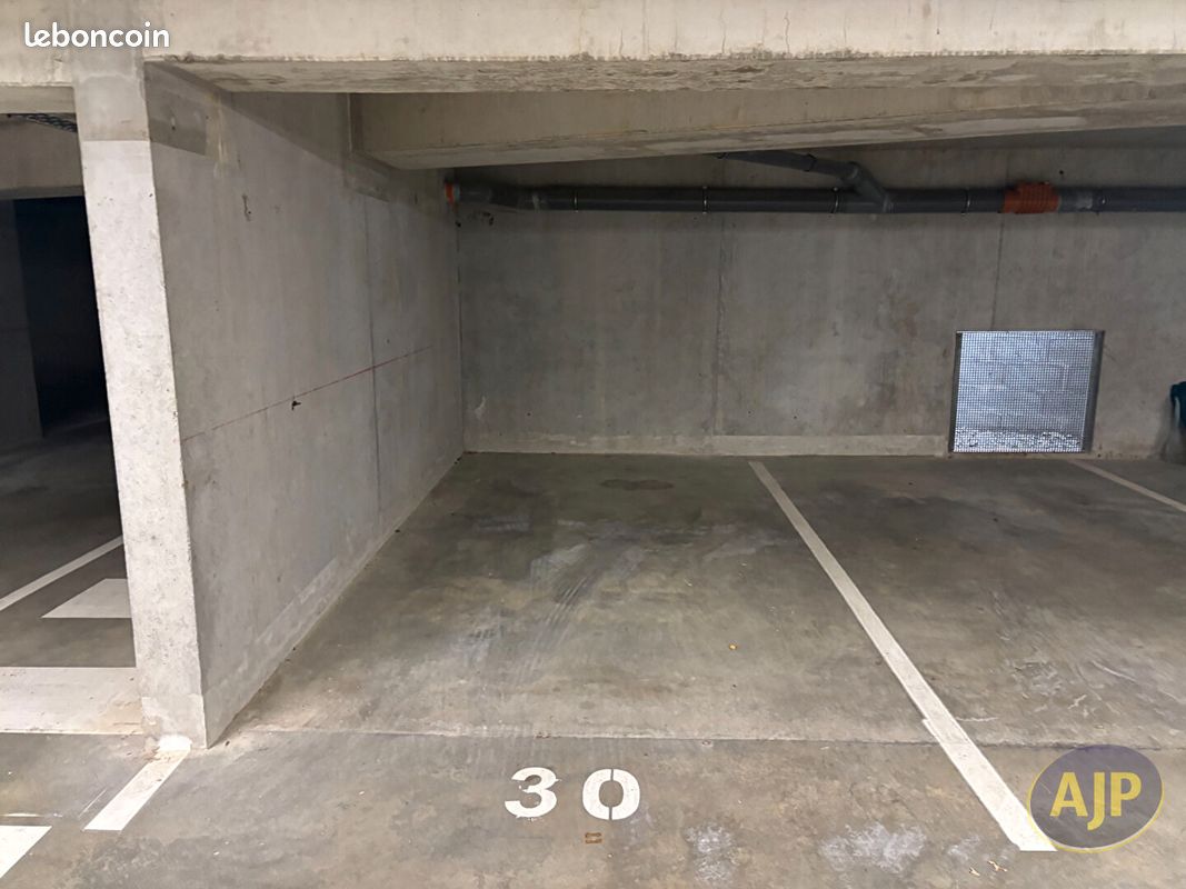 Parking/box ANGERS · 80 €/mois