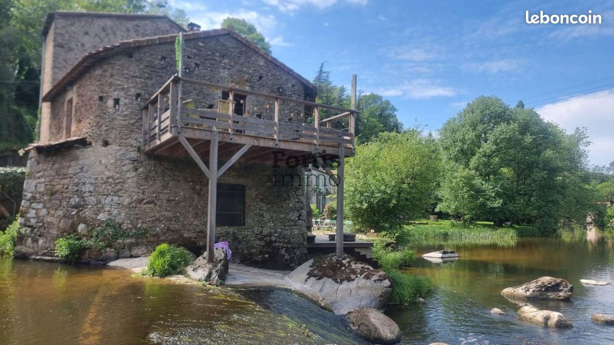 Maison 8 pièces 235 m² · à La Bruffière · 235 m² · 798 800 €