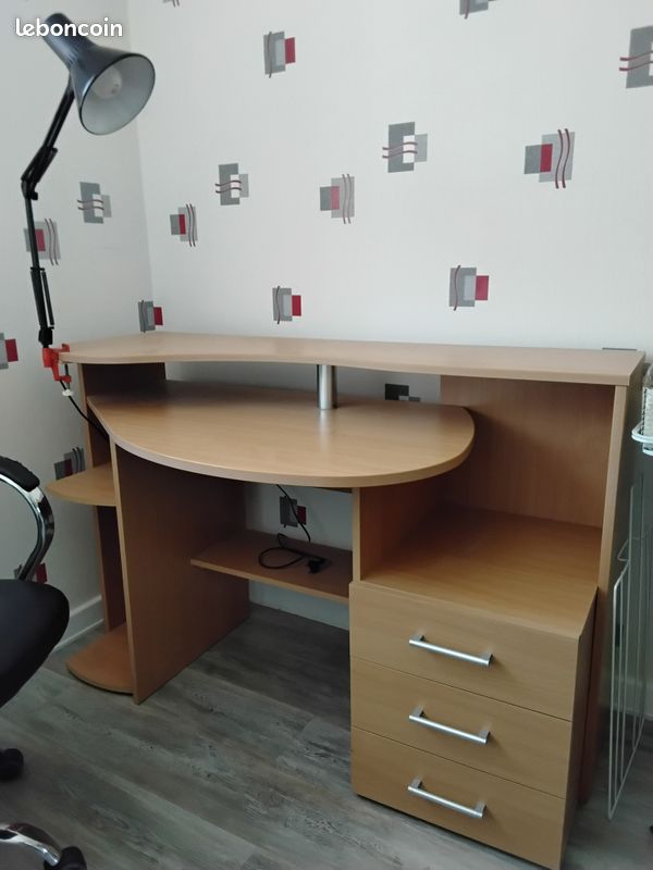 Bureau (image 1)