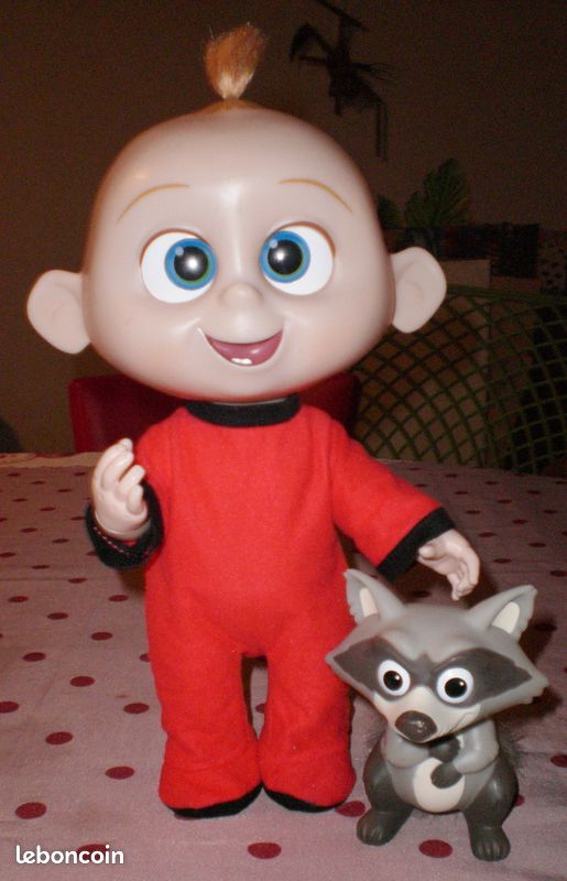 Poupée sonore et lumineuse du bébé Jack Jack le bébé de la famille Paar et du raton laveur Raccoon (image 1)