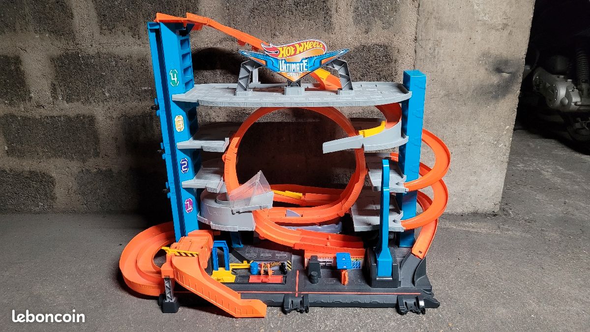 Garage à voiture Hot Wheels Requin (image 1)