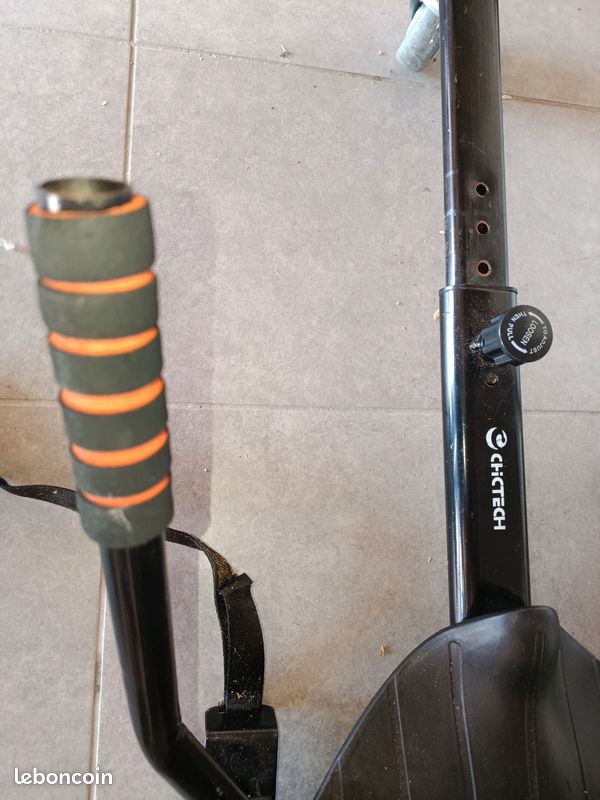 Siège de Balance Scooter – rouge/noir – capacité de 120 kg max. – avec Roulette et Poignées – ajustable pour Adultes et Enfants – Siège de Kart Elektroscooter compatible avec Hoverboard - Sport & Plein air Siège de Balance Scooter – rouge/noir – capacité de 120 kg max. – avec Roulette et Poignées – ajustable pour Adultes et Enfants – Siège de Kart Elektroscooter compatible avec Hoverboard - Sport & Plein air