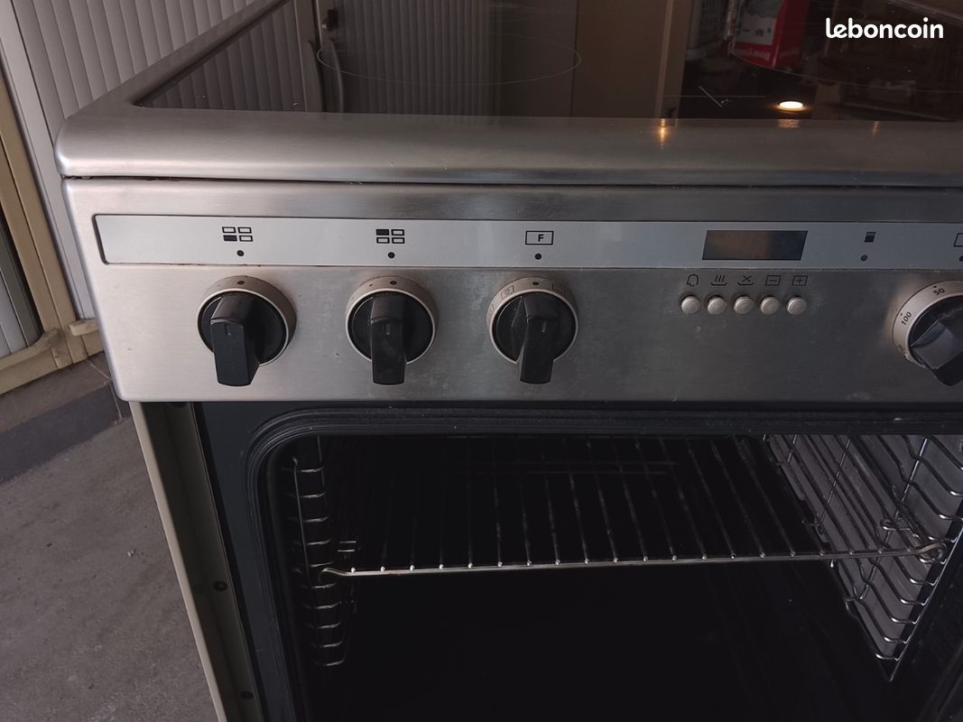 Gazinière Proline P601IMCIXT neuf

Largeur 60 cm Table de cuisson induction
4 foyers jusqu'à 2000 W Puissance totale 3000 Watts
Capacité du four 70L Nettoyage catalyse
Four cuisson par air brassé (image 3)