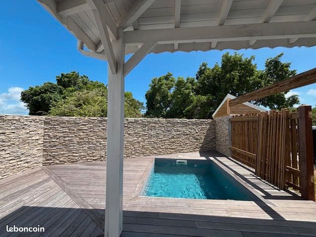 Maison 4 pièces 111 m² · à Saint-François · 111 m² · 2 100 €