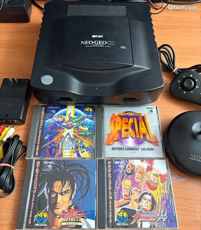 NeoGeo CD complete + 2 manettes + 4 jeux (image 1)