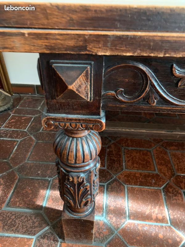 Table, sculptée (image 2)