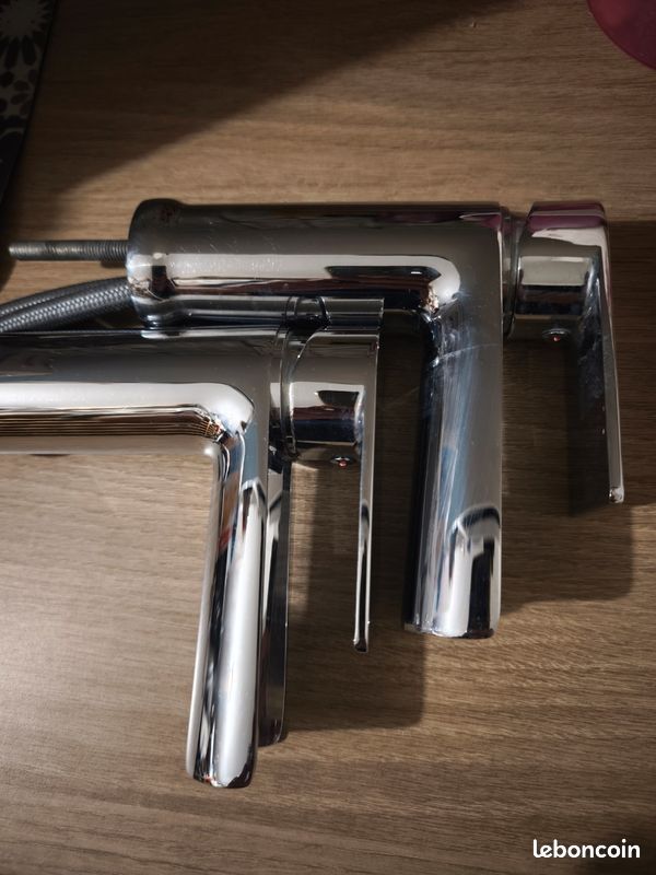 2 Robinets / Mitigeurs modernes pour lavabo ou vasque – Effet Cascade (image 1)
