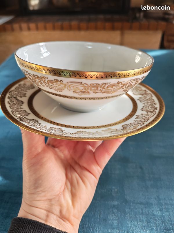 Service De Table 41 Pièces En Porcelaine Noire à Liseré Or Et Noir (occasion)