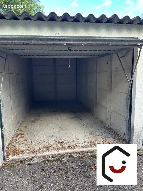 Parking/box NEMOURS · 81 €