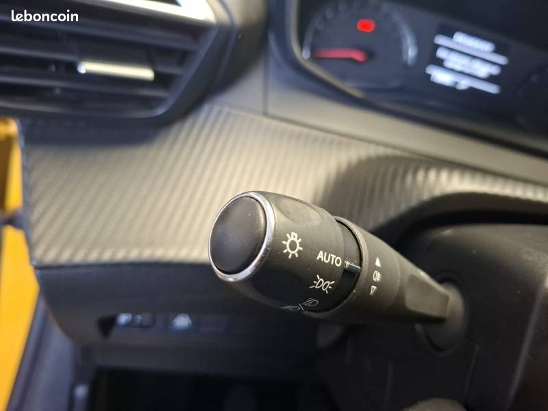 Peugeot 208 PureTech 100 S&S BVM6 Allure (image 24)