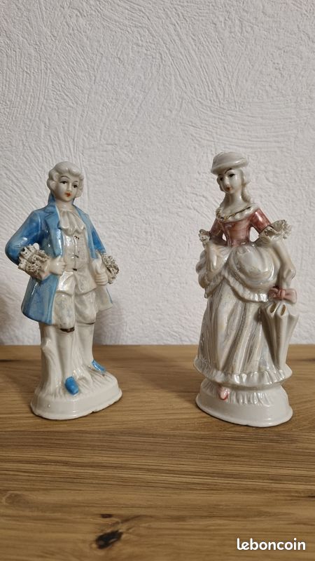 Figurines marquise en faïence polychrome (image 2)
