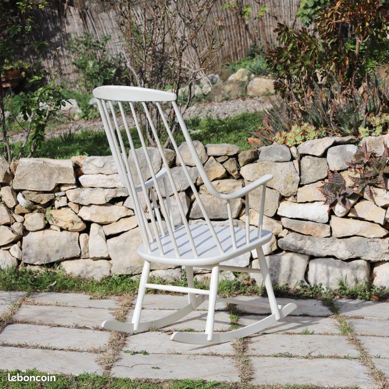 Chaise à Bascule Ancienne (rocking Chair) Années 60 - En Bois, à Réviser, Dimensions 150x80x92cm
