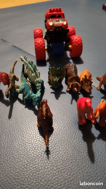 Lot petits Dinosaures + voiture (image 3)