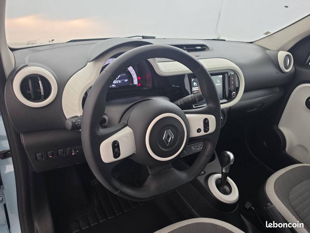RENAULT Twingo III E-Tech Equilibre (image 10)