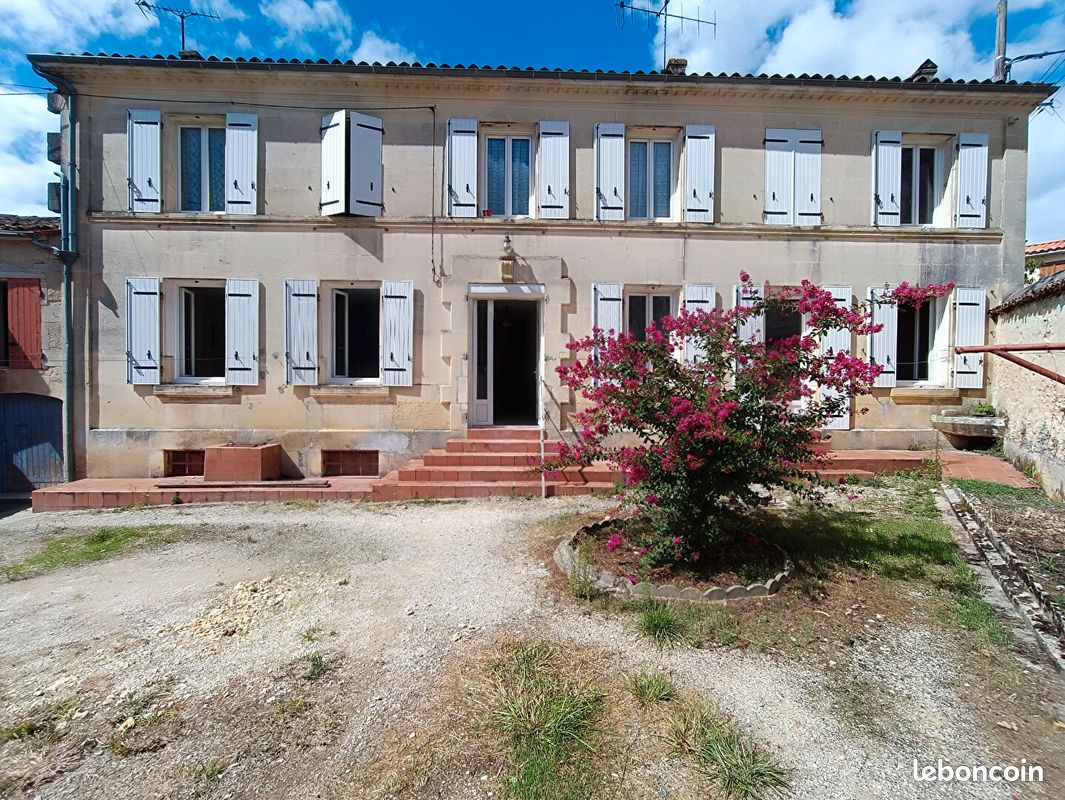 Maison 6 pièces 210 m² · à Louzac-Saint-André · 210 m² · 126 240 €