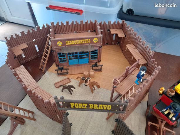 PLAYMOBIL LOT WESTERN + pièces diverses. EUR 9,00