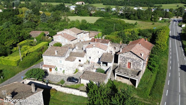 Maison 11 pièces 242 m²