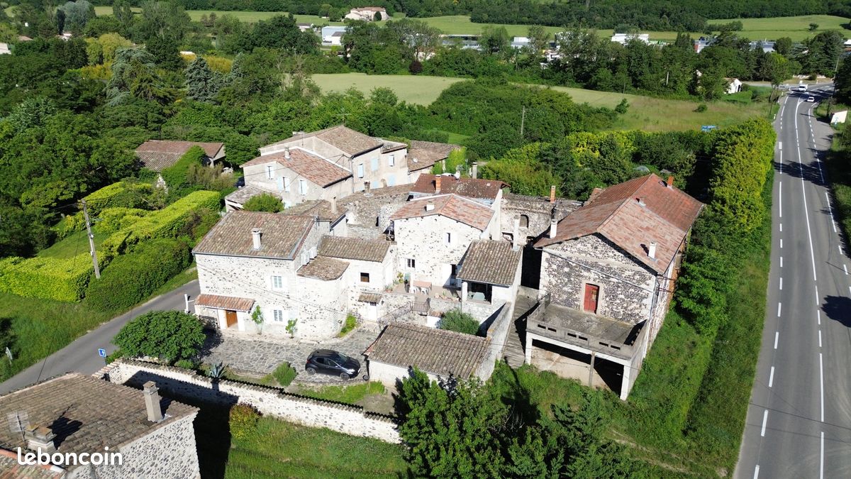 Maison 11 pièces 242 m² · à Baix · 242 m² · 270 000 €