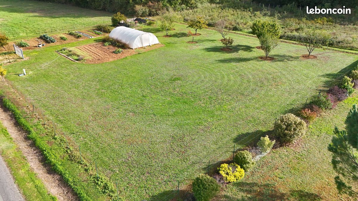 Terrain 2330 m² · à Lavoux · 2 330 m² · 65 000 €
