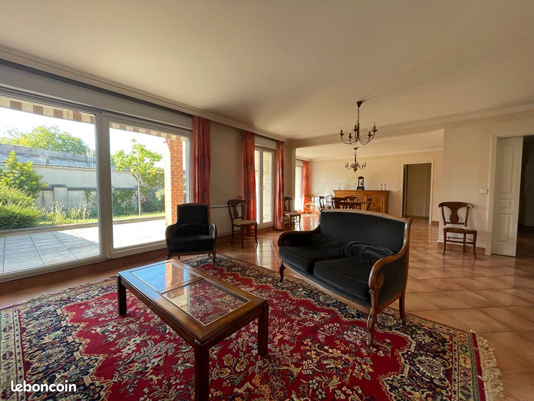 Appartement 7 pièces 155 m² (image 1)