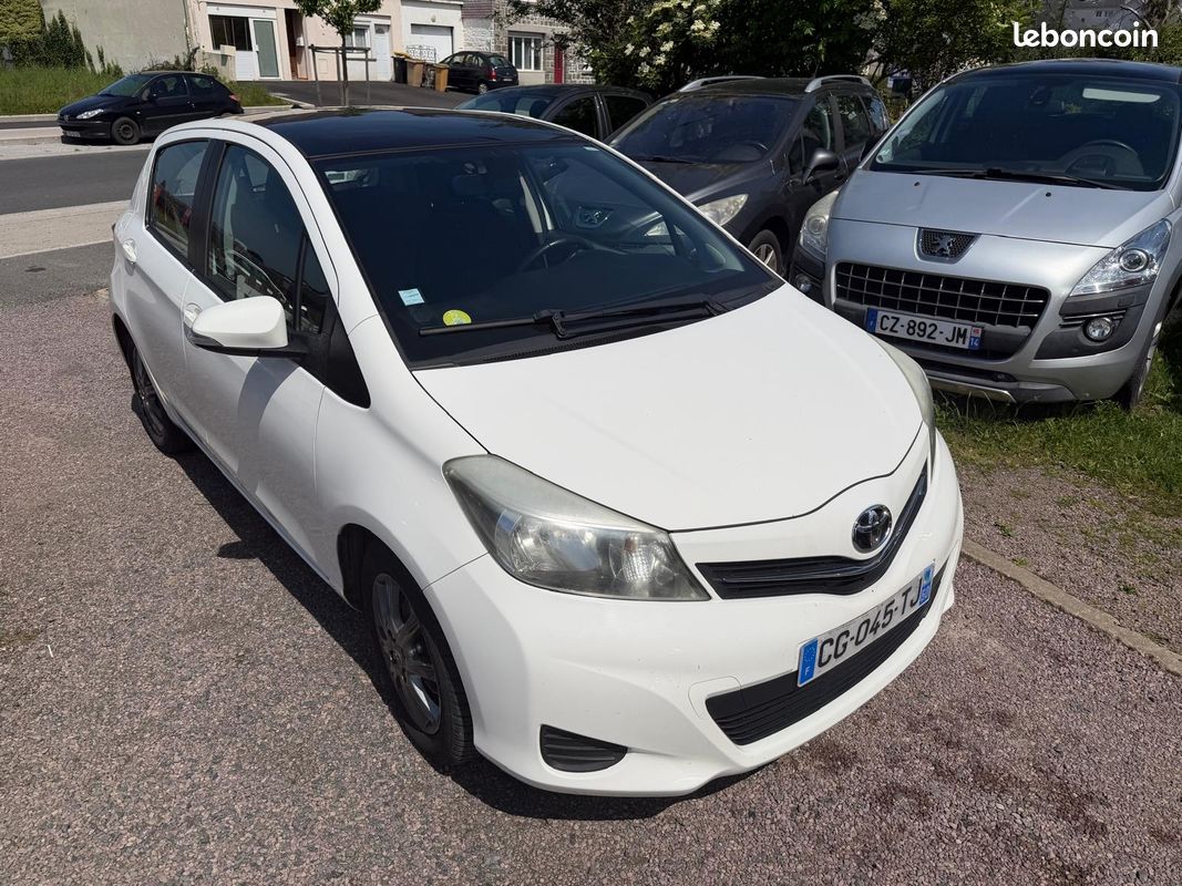 Toyota yaris d-4d pack design couleur blanc nacre (image 1)