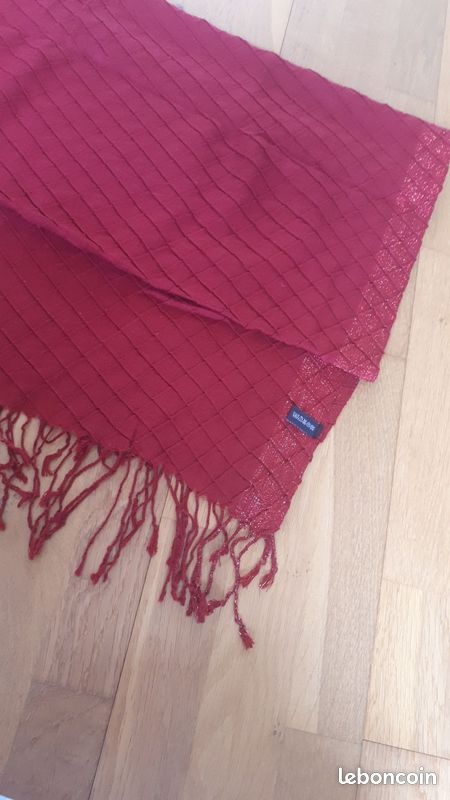 Foulard rouge neuf (image 2)