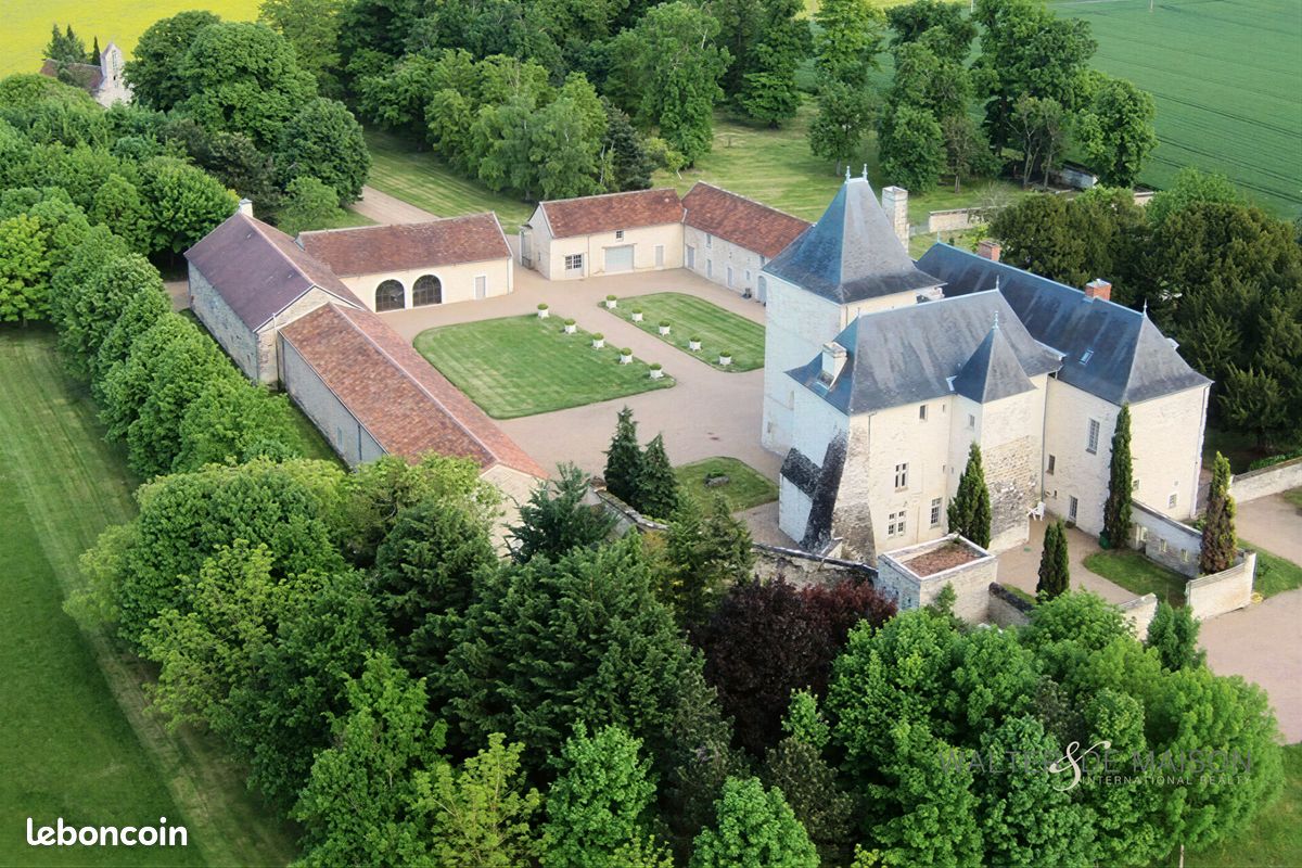 Maison 54 pièces 1874 m² · à Razines · 1 874 m² · 2 600 000 €