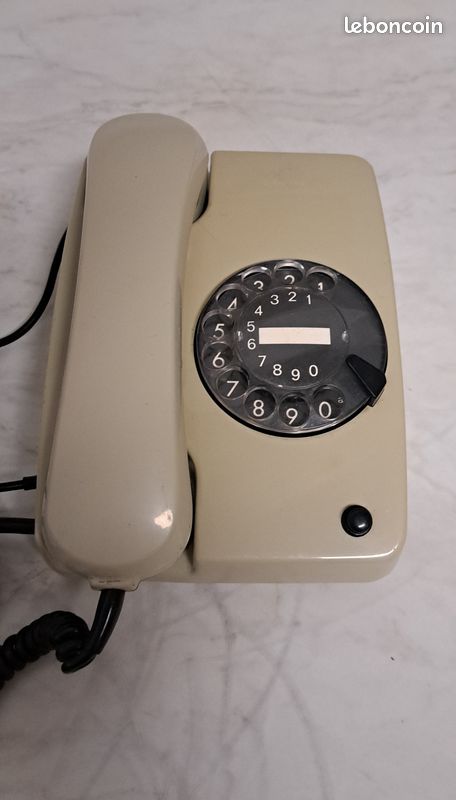 Téléphone allemand Siemens à cadran Années 1980 (image 14)