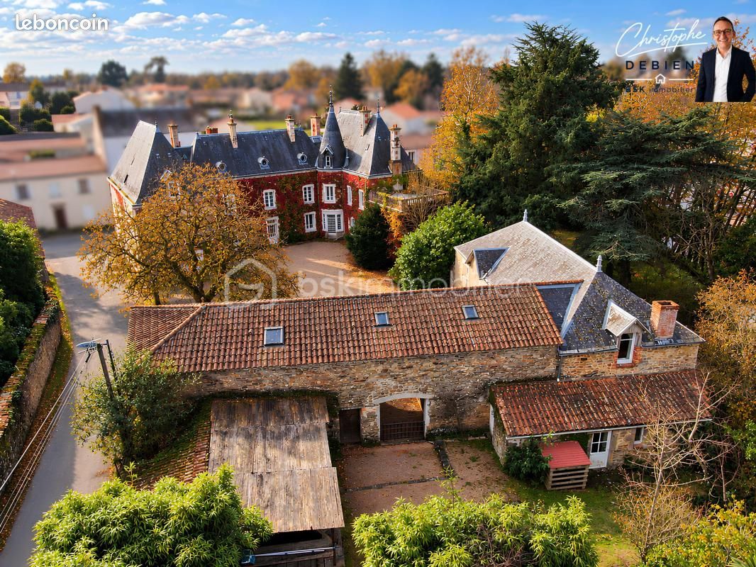 Maison 17 pièces 700 m² · à La Chaize-le-Vicomte · 700 m² · 1 280 000 €