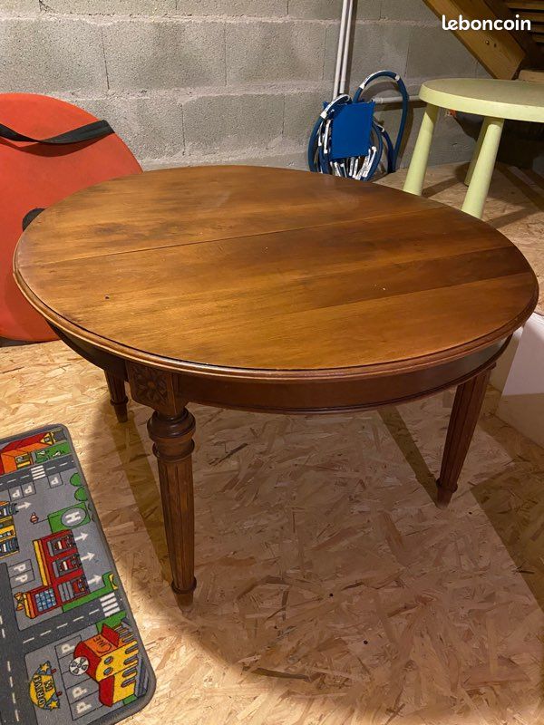 Table rustique en très bon état (image 1)