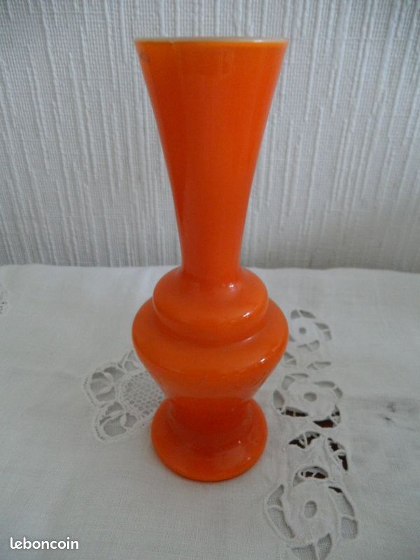 Petit vase en verre (image 1)