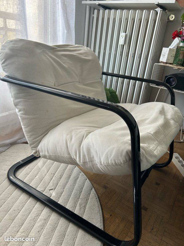 Fauteuil métal noir avec coussins blanc (image 3)