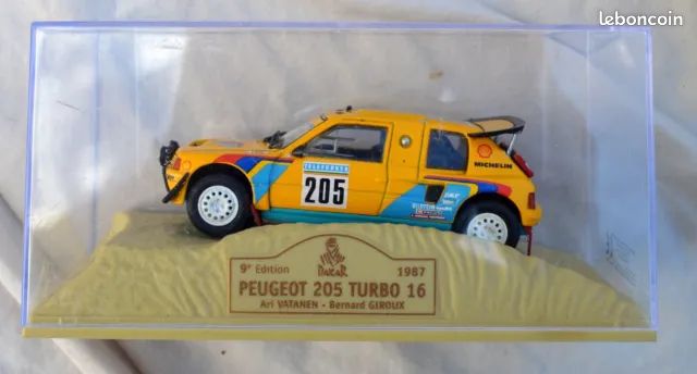 Altaya 1/8. Peugeot 205T16 Paris Dakar 1987. Porto folio - Collection