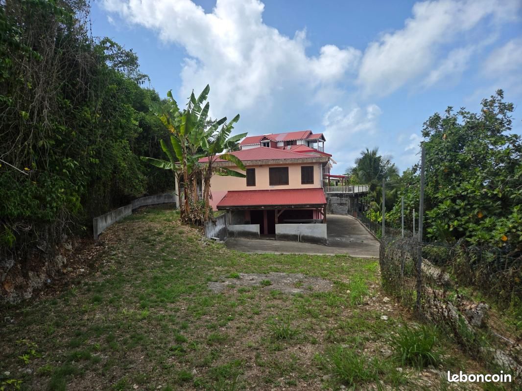 Maison 6 pièces 180 m² · à Le Gosier · 180 m² · 350 000 €