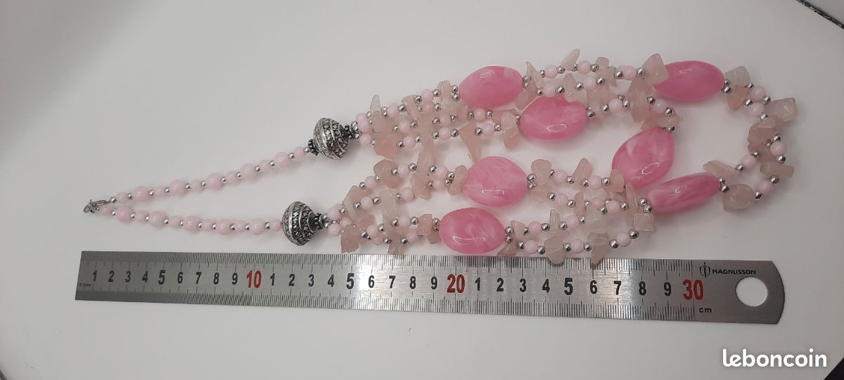 Collier En Pierre à Identifier - Bijou Vintage Porté, Matière Minérale Naturelle