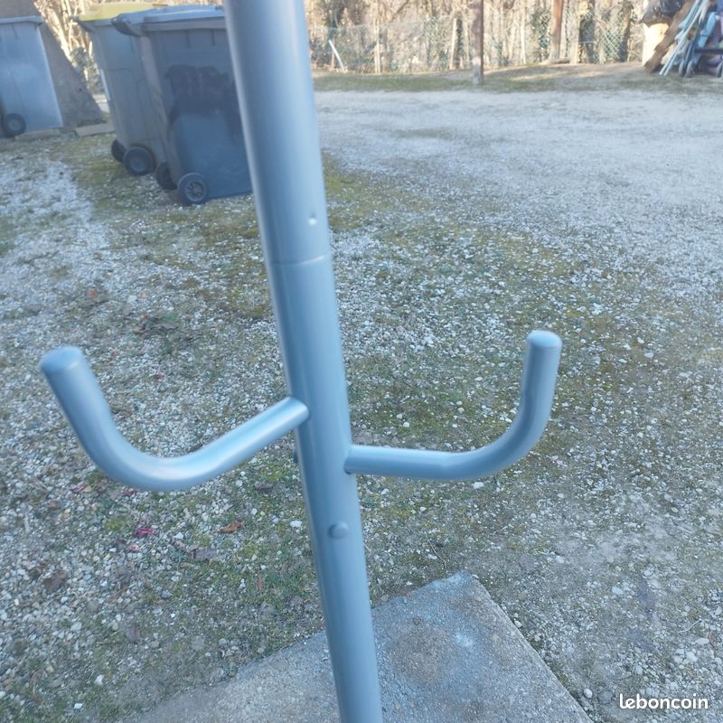 Porte manteau sur pied en aluminium (image 12)