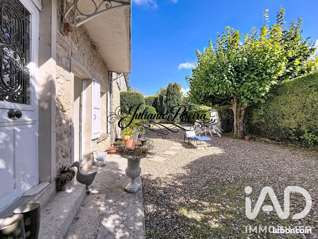 Maison 9 pièces 216 m² · à Aubergenville · 216 m² · 439 000 €