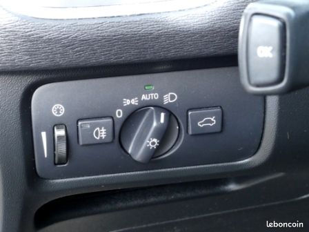 Volvo V40 D2 120CH MOMENTUM BUSINESS GEARTRONIC (image 22)