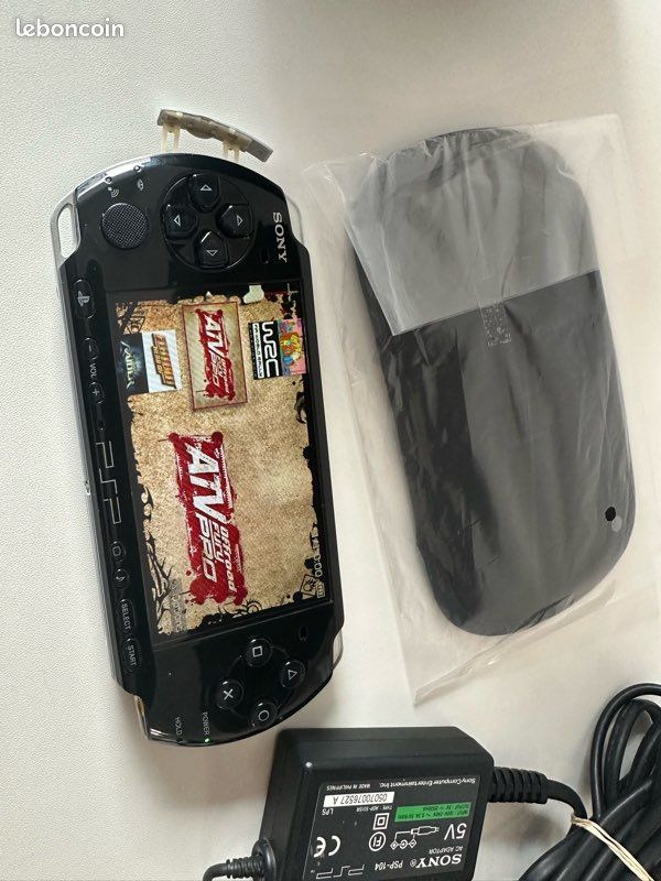 Console Sony PSP 3004 (noire) Avec émulateur – 64 Go Et 6000 Jeux Intégrés – PAL