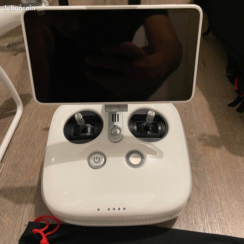 DJI PHANTOM 4 PRO PLUS V2.0 homologué S1, S2 et S3 + licence Pix4D + accessoires (image 3)
