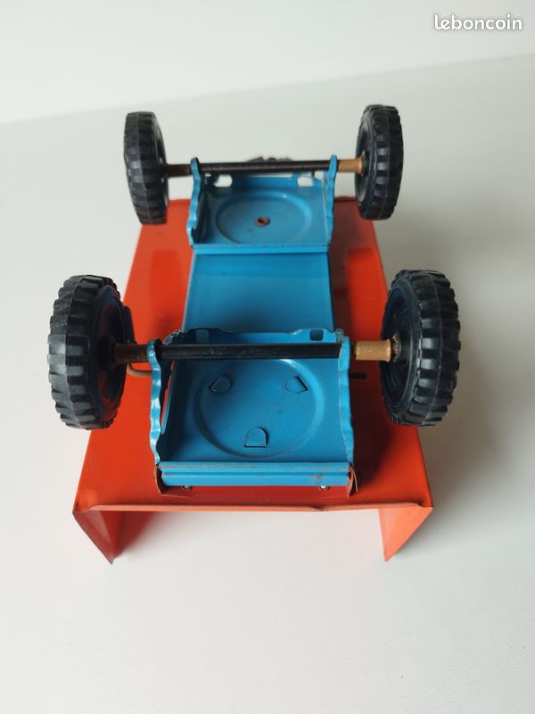 ANCIEN TRACTEUR ET Sa Remorque En Bois Annees 60 De La Marque Fwf (Rda